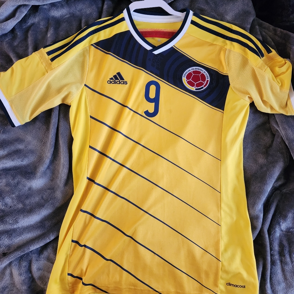 Adidas Men’s Large Colombia Home Jersey 2013/2014 Yellow Kit (back name smear)